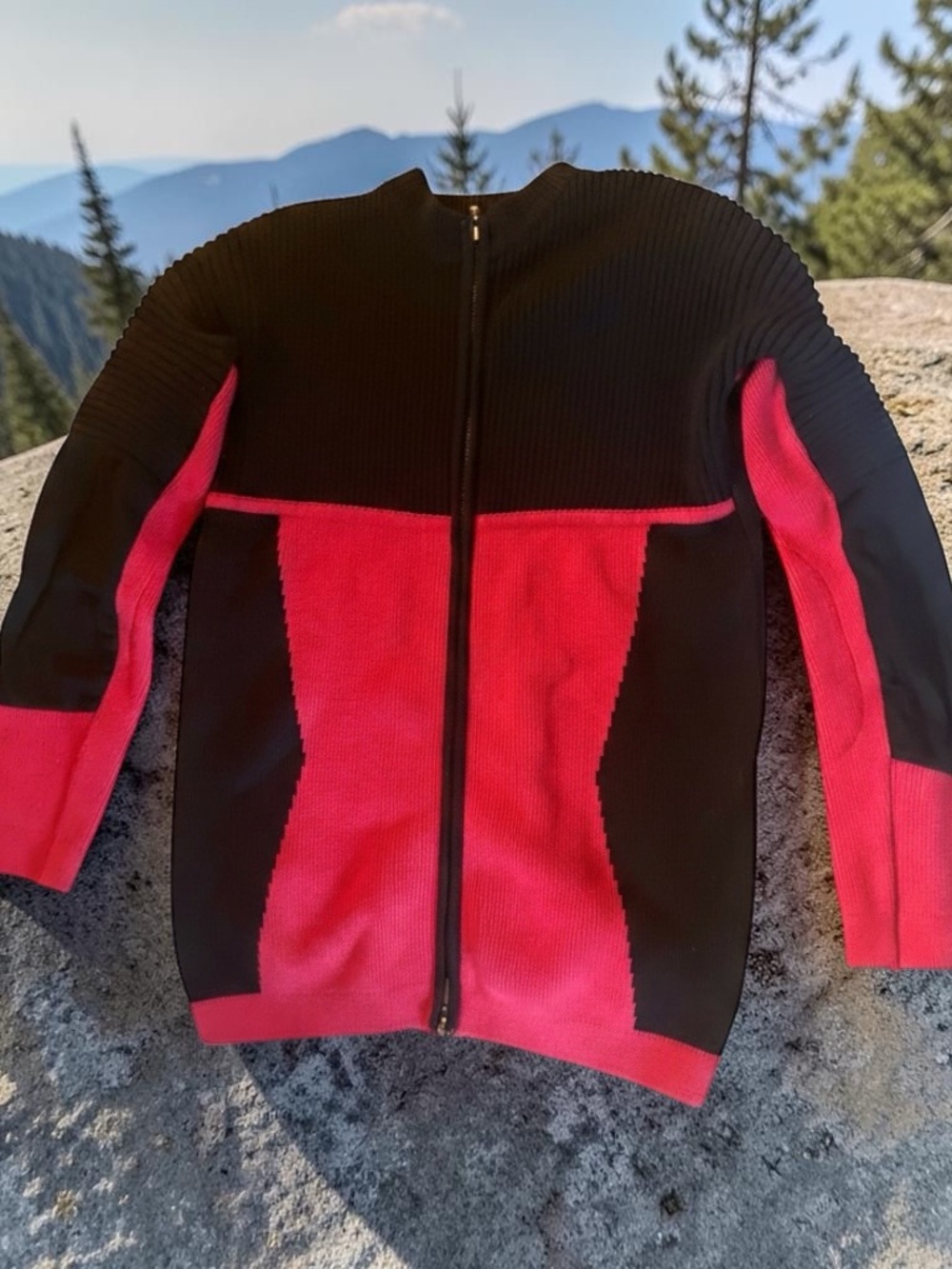 80’-90’s Black & Red Zip-Up Colorblock Knit Cardigan